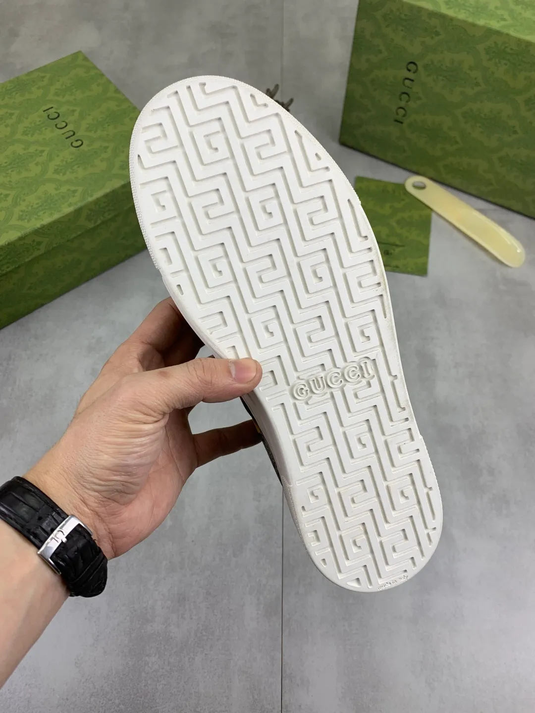 Men's Men's Shoes P420 💰[New Style] 🆘 The latest model from Gucci's official website🎁Classic casual and fashionable men's shoes👟Hot style💥Simple and elegant style, exclusive for trendy men. Unique latest brand elements from the official website👑Gucci original decoration, fashionable and generous, made of original soft calfskin fabric➕Comfortable soft sheepskin lining ✅The official website specifies wear-resistant rubber outsole_full of elasticity, classic model taken in real life🎬Color: 2️⃣colors available😍Number: 38-44